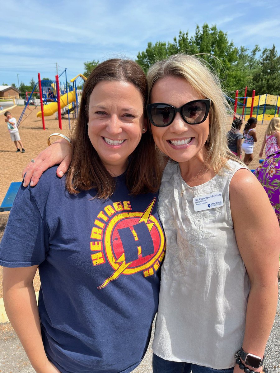 gmlovetolearn's tweet photo. My last day at @HPCubs was filled with heartfelt words & lots of hugs!
#Thread #morepicsbelow
#LastDayofSchool #lovethesepeople ππ https://t.co/W5shJQTgvr