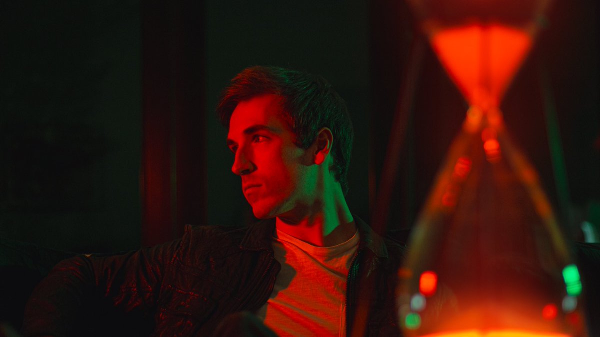 MarkThisHour's tweet image. Check out the debut EP ‘Dark World’ today ⏳ 

Available everywhere digitally:

linktr.ee/markthishour