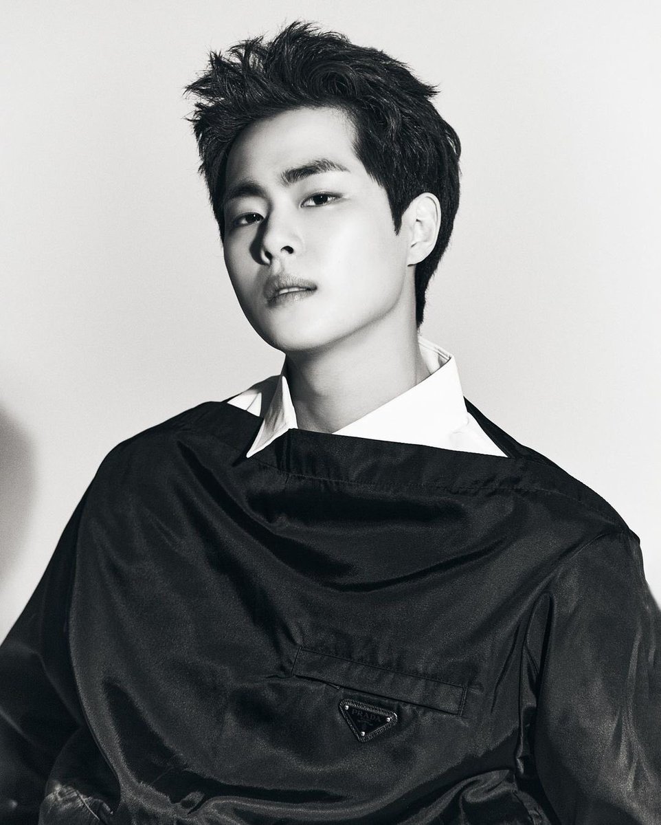 가끔 너를 별이라 부를게
그럼 나는 그 별에 사는 어린 왕자가 되는 거야

'기적이야, 우린'

_기적이야, 우린, 나선미

#병규시 #조병규 #병규에게