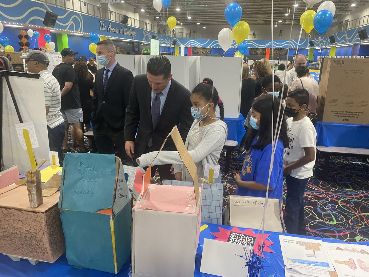 MsRiveraESL's tweet photo. 4th graders in @MrsVoorheesGr4 class showcased what @25Lafayette accomplished this year with DEI events and activities across grade levels and their Challenge Based Learning Project about Little Free Libraries 📚 They all did a great job 👏🏼 @Braunsdorf25 @WTSD_DEI @ms_whalen25 https://t.co/eDMtGMIvIL
