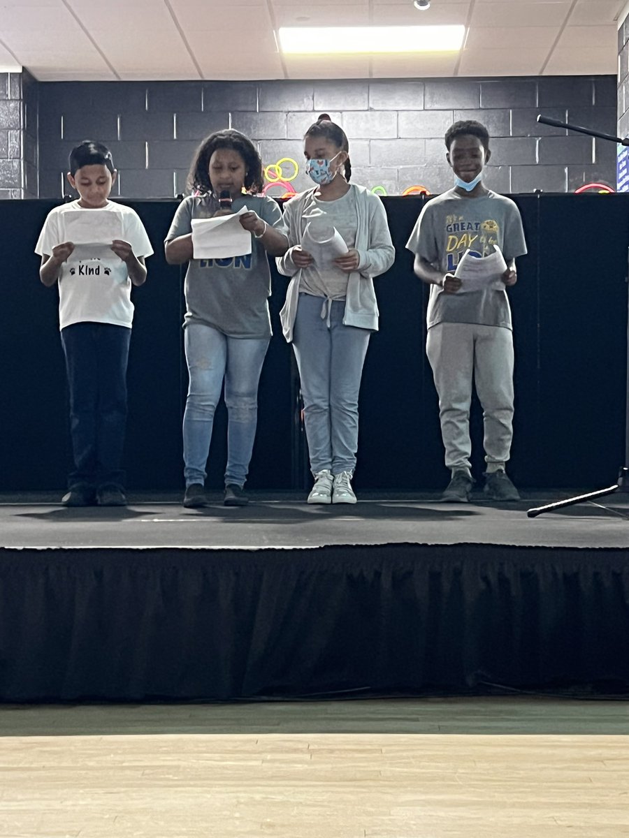 MsRiveraESL's tweet photo. 4th graders in @MrsVoorheesGr4 class showcased what @25Lafayette accomplished this year with DEI events and activities across grade levels and their Challenge Based Learning Project about Little Free Libraries 📚 They all did a great job 👏🏼 @Braunsdorf25 @WTSD_DEI @ms_whalen25 https://t.co/eDMtGMIvIL