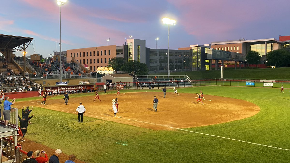 Kaufy24's tweet photo. It’s an @OHSAASports Division I State-Semi Final:
Hoover- 5
Lakota West- 13
Firebirds play for State Championship Saturday at 1:00. 
#AAGF @FirebirdTweets @westfirebirds @LWFirebirdsSB @LakotaSuper @SD_LODI @gmcsports https://t.co/9pPztIwc4m