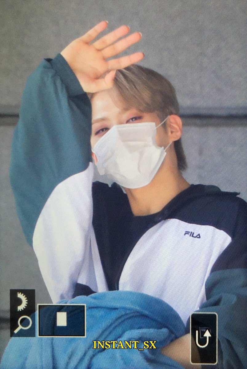 INSTANT_SX's tweet photo. 220603 중출 #시온 #원어스 #XION #ONEUS @official_ONEUS 

뽀실뽀실한것들과💙💜 https://t.co/hY0j46Z1yy
