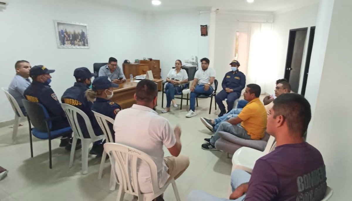 Alcalde Edgardo Martes, Honorable Concejo Municipal y el cuerpo de Bomberos Voluntario Polonuevo sostuvieron en la tarde de hoy mesa de trabajo en aras de gestionar ante los organismos competentes los recursos necesarios para la construcción de una sede bomberil.