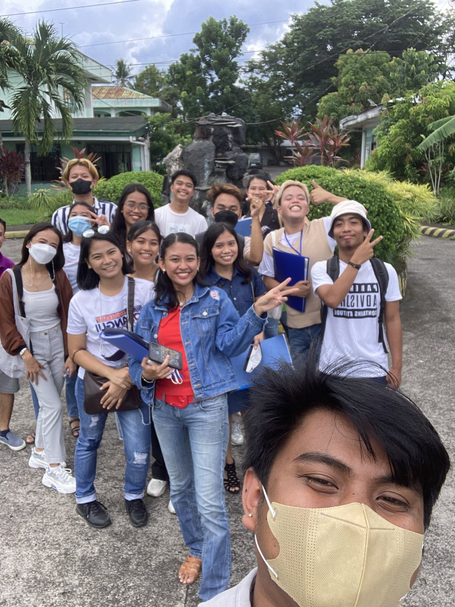 jaye_vann's tweet photo. dalawang taon pa with the clownest block (+ profs) https://t.co/GF89ZAYxQy