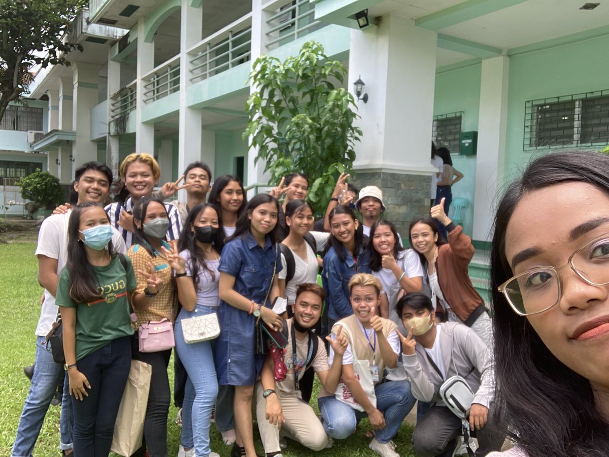 jaye_vann's tweet photo. dalawang taon pa with the clownest block (+ profs) https://t.co/GF89ZAYxQy