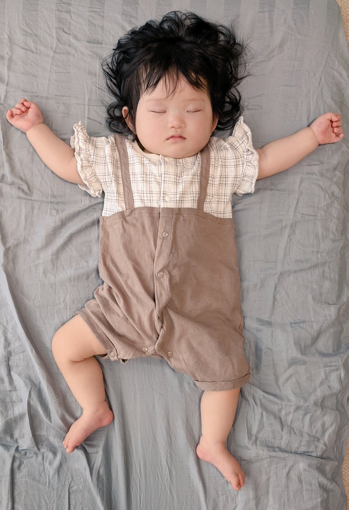 ちえ 11mファロー四徴症 寝起きからのハイハイからの車発見 生後9ヶ月 21aug Baby 赤ちゃんの日常 T Co Uw0sf33msq Twitter