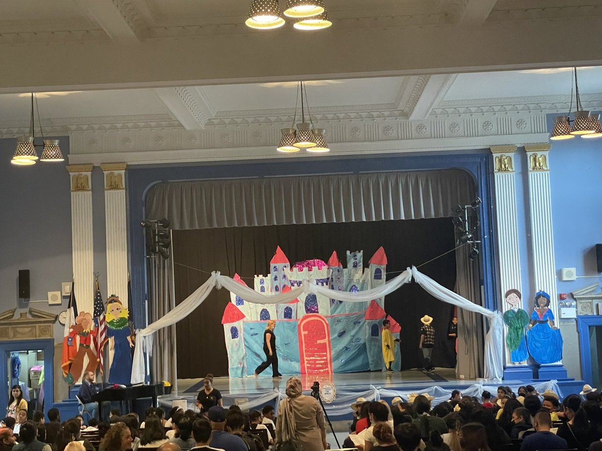 rina_horne's tweet photo. Cinderella Around the World Show &amp; Art Gallery @ps212k @DOEChancellor @D21_Community @ArtsEd_SI_BKS @BKSouthClimate https://t.co/TFVqBWzXx6
