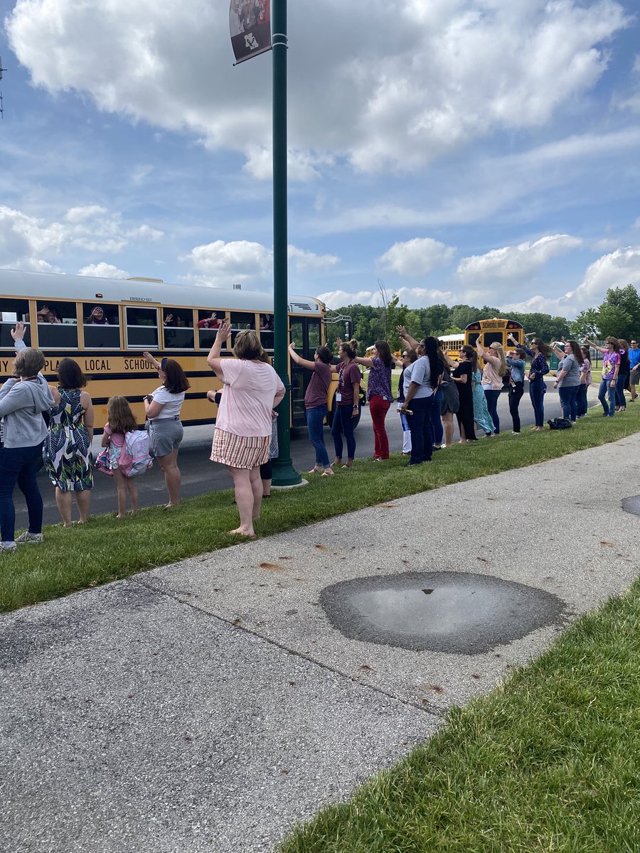 What a great tradition to end the year for our students at New Albany! <a href="/napls_is/">NA Intermediate</a> See you in August!