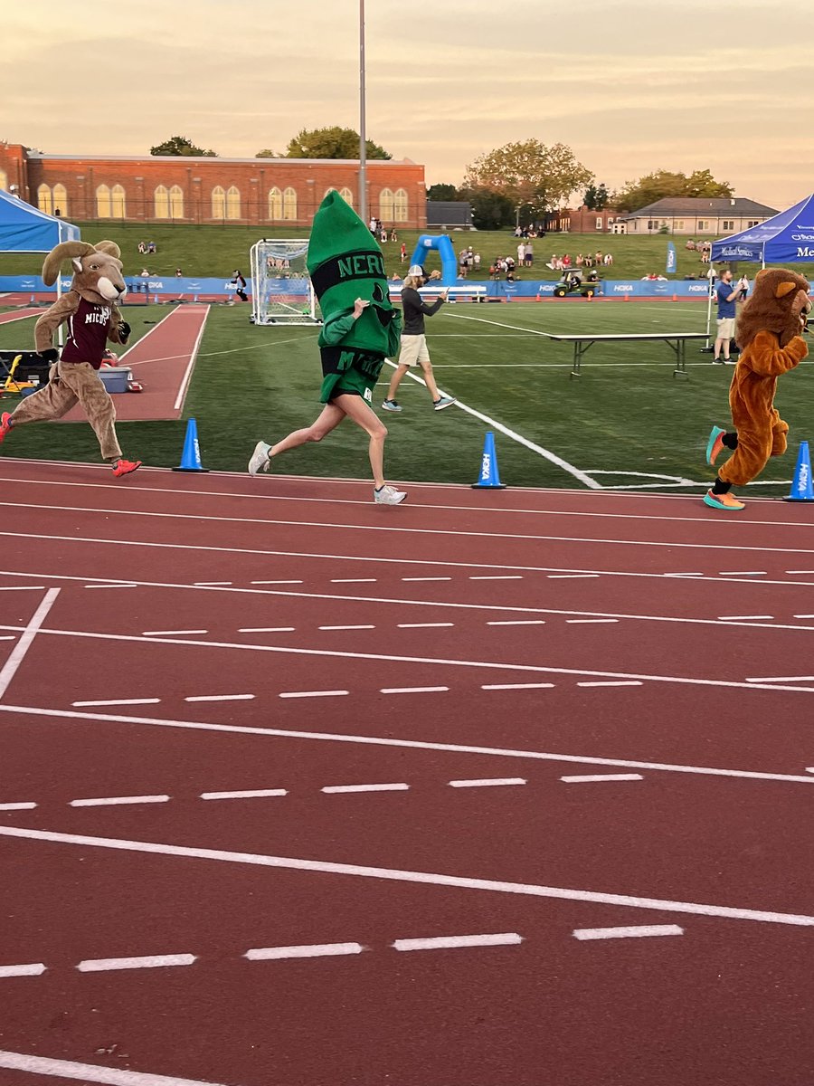 And <a href="/lucycbrady/">Lucy Brady</a> represents <a href="/NerinxXC/">Nerinx Runners</a> Markers at #festivalofmiles