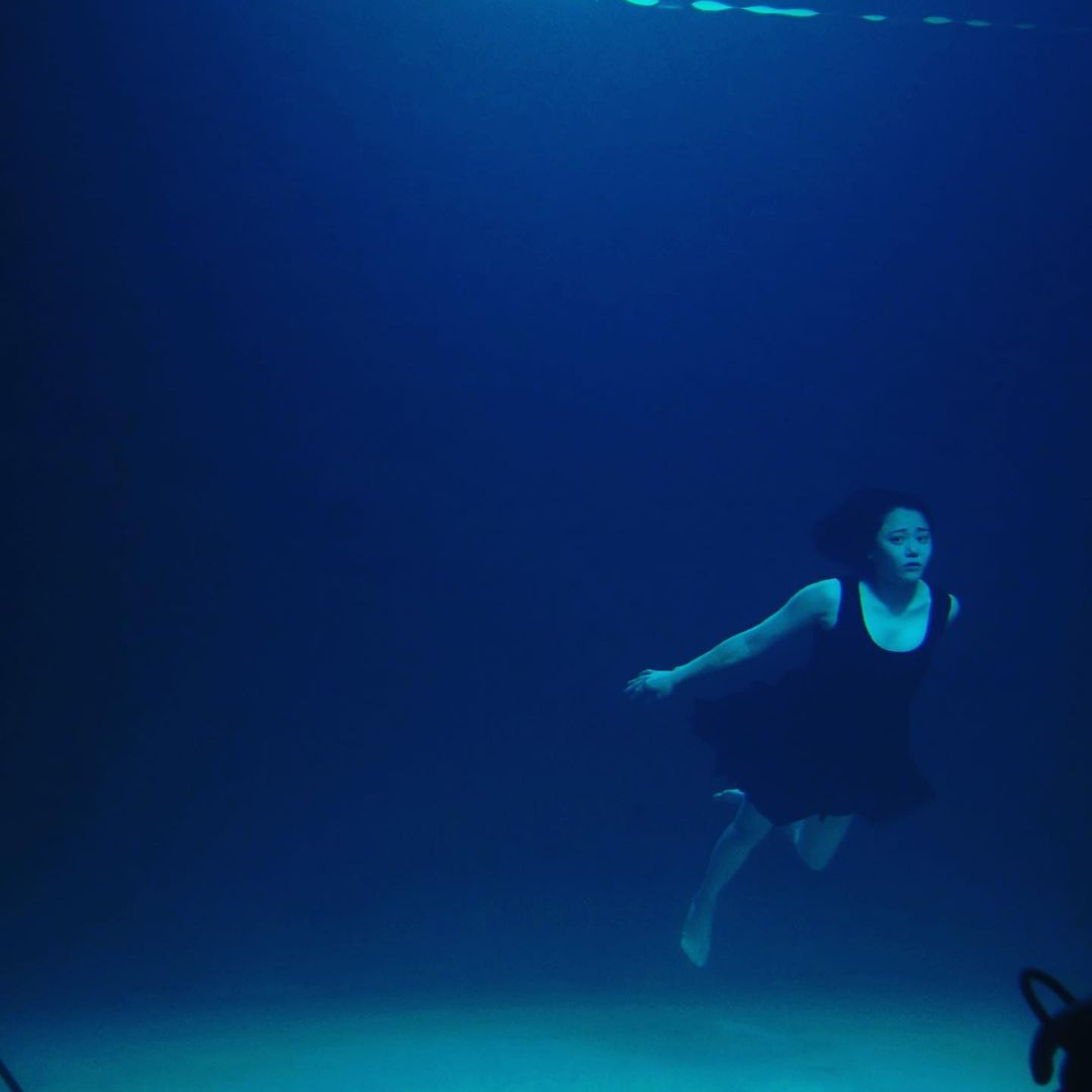 MGYIFC's tweet photo. [SNS] 220603 bachi.artist instagram update

Where am I supposed to go?

#Abyss #Bachi #BachiCreativeGroup #MoonGeunYoung #문근영

Watch 'Abyss'  here 🔗https://t.co/lpfoyIqfvT https://t.co/9WKiLu96Zn