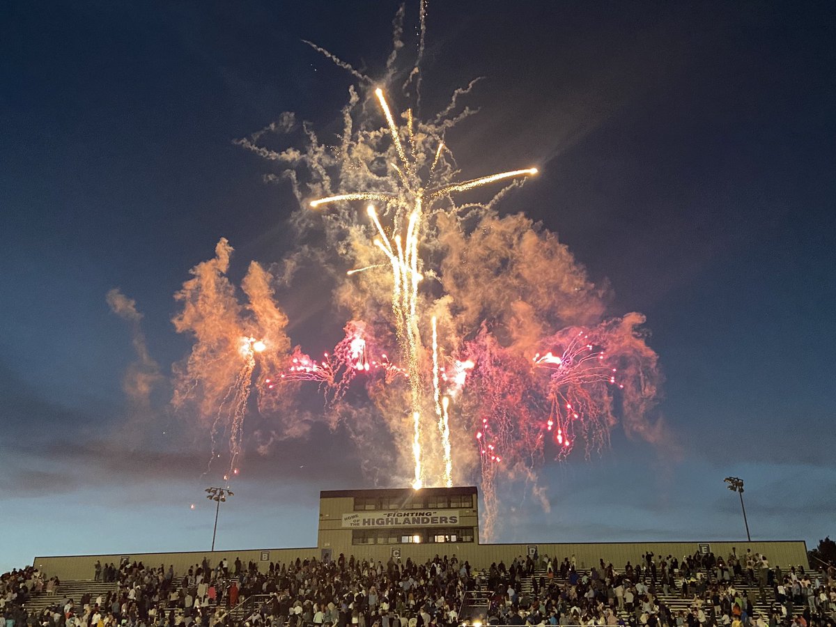 TheBHSPrincipal's tweet photo. This is how we do it at @BHSActivities 😈👏👏👏😈  Congrats Class of 2022🎉🎉🎉 https://t.co/OQP2eAlBWL