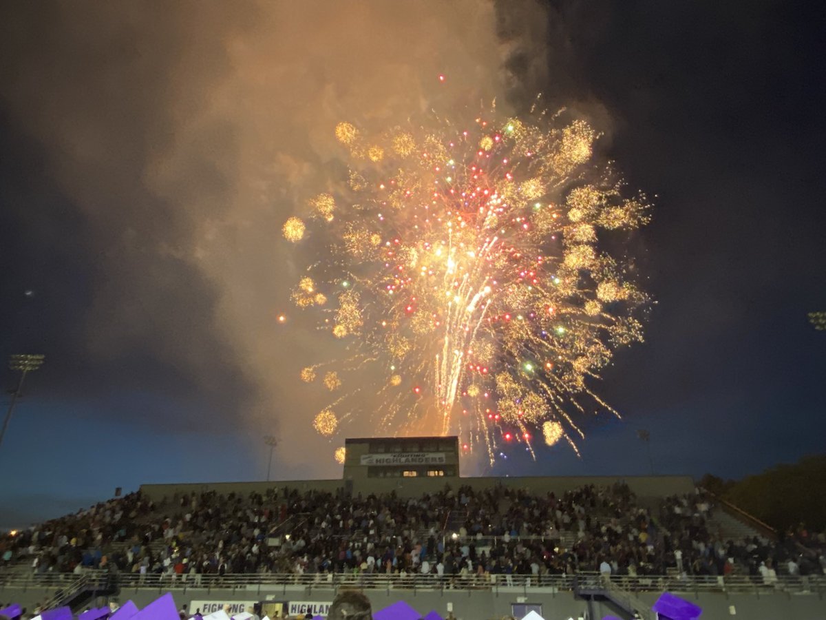 TheBHSPrincipal's tweet photo. This is how we do it at @BHSActivities 😈👏👏👏😈  Congrats Class of 2022🎉🎉🎉 https://t.co/OQP2eAlBWL