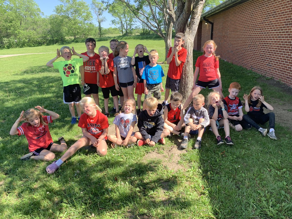 stine_smithADM's tweet photo. We had a great year, 2021-22 1st graders! ❤️#WeAreADM https://t.co/91LlEZFpwC