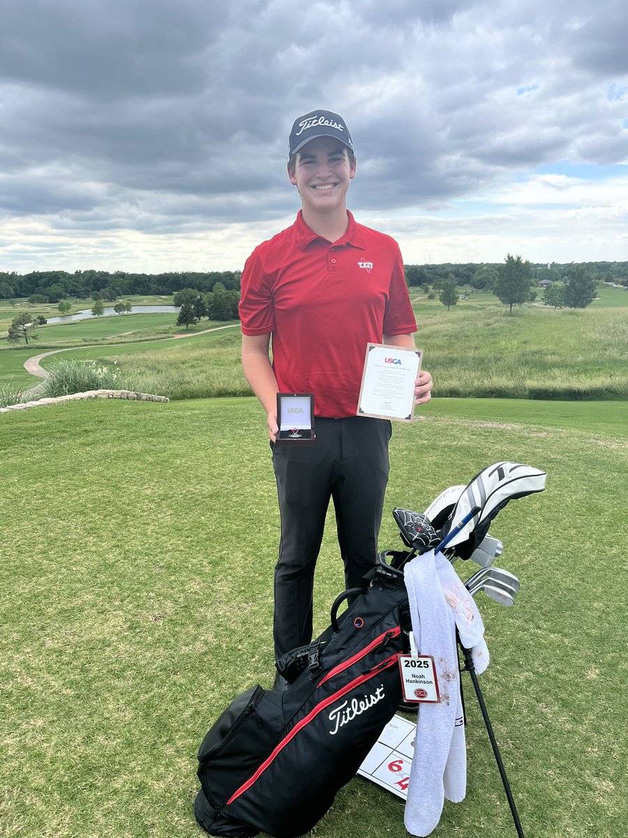 hankinsongolf's tweet photo. Ticket punched! Tied 1st with a 64 at qualifying and can’t wait to get to US Junior Amateur Championships at Bandon Dunes! Thanks @oklahoma_golf for hosting! @kipfit @golfcoachkj @IHSKnightsGolf @OUgolfHYBL @titleist @BandonDunesGolf https://t.co/mZaZYi9asH