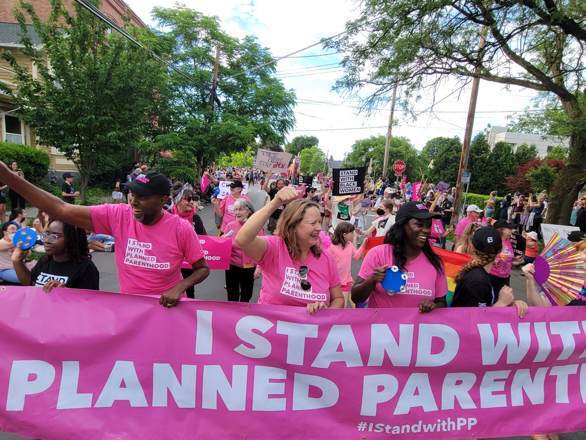 LDanksBurke's tweet photo. The @IthacaFestival is back! A huge joy to march again, with @PPGNYact. #StandWithPP #TheseDoorsStayOpen #BansOffOurBodies https://t.co/kSdmFLXEoG