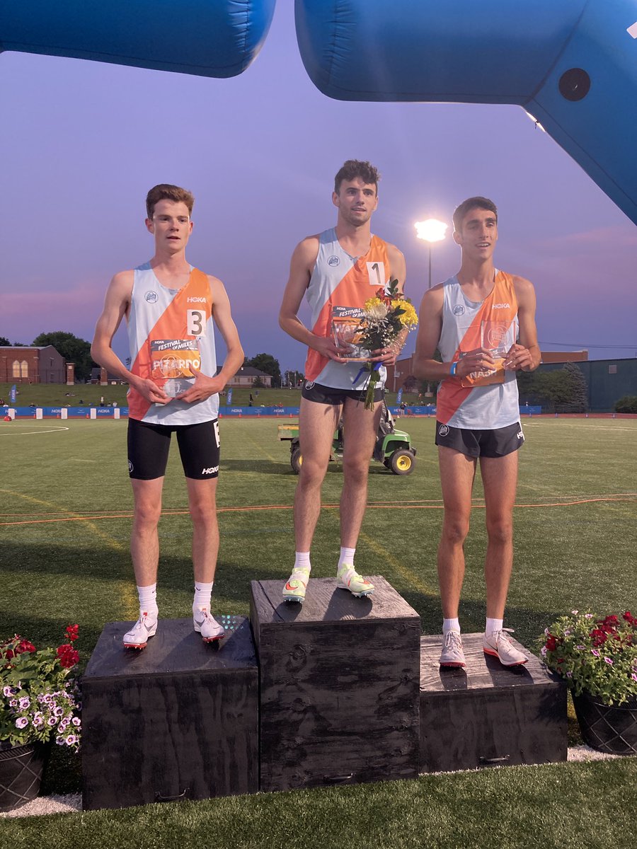 That Eric Fernandez High School Boys 800m was fire!!!! Daniel Watcke of Hinsdal Central (IL) powered down the home stretch to win in 1:50.81 … just barely missing the meet record! @seamuswatcke15