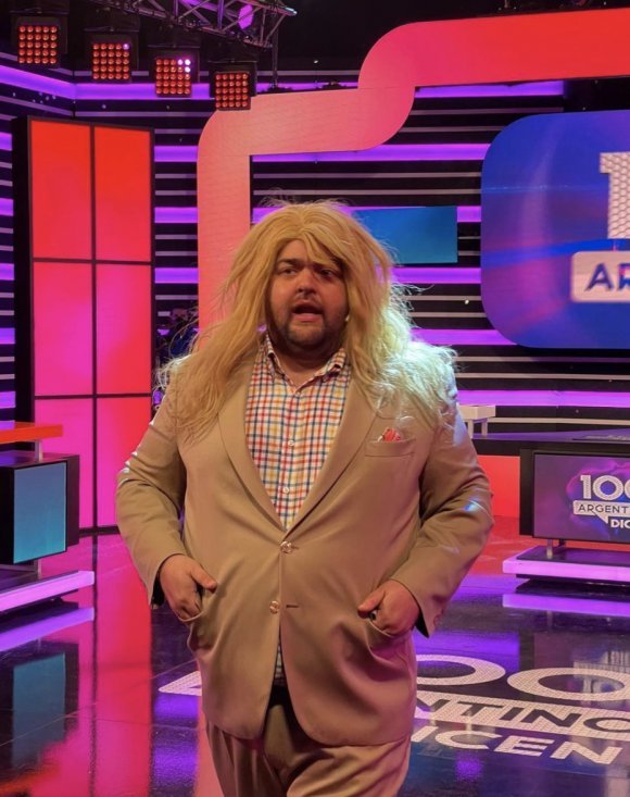 OOC__Barassi's tweet photo. Cuando te despertas después de haberte dormido con el pelo mojado https://t.co/durwTQLhp3