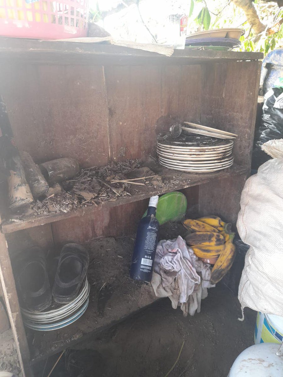 simiradio's tweet photo. Ahí entregó 3.5 toneladas de ayuda (despensas y artículos de limpieza) a los habitantes de las rancherías de Palmarillo, Galilea, Barrio nuevo, Liquente, Piedra de lumbrea y La oscurapa. #OrgullosamenteSimi @fsimilares https://t.co/RduZKRzSWd