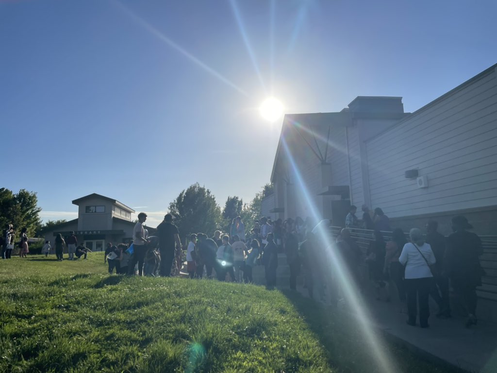 Cyndi417's tweet photo. Congratulations WPCS 8th graders! #TwinRiversUSD #WPCSRegencyPark #GoHuskies https://t.co/jdAxAzV6Eo