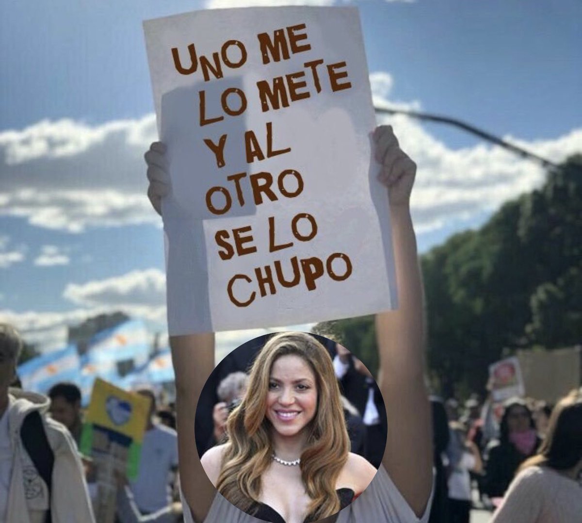 imperfector's tweet photo. @MTVLA Shakira en estos momentos https://t.co/fzHuLihTHS
