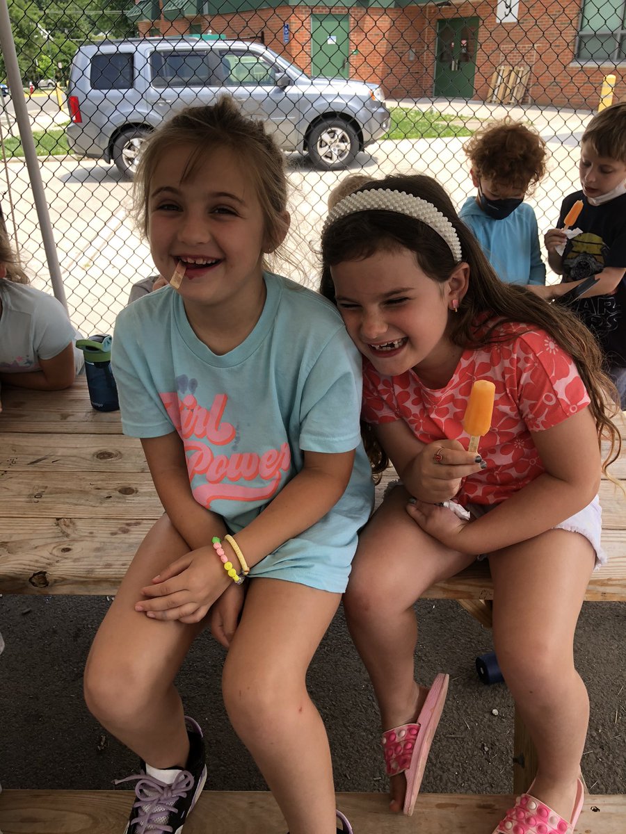 MsLiborosClass's tweet photo. Summer countdown is in full swing! First day was fancy pen day and yesterday was Yes Day which ended with popsicles! https://t.co/wZvnTP4GYU