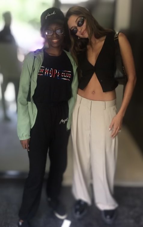 falling_besson's tweet image. I had no clue we were going for the head tilt 🥺 I look like trash but as per usual Hailey Bieber always popping out 🔥💜