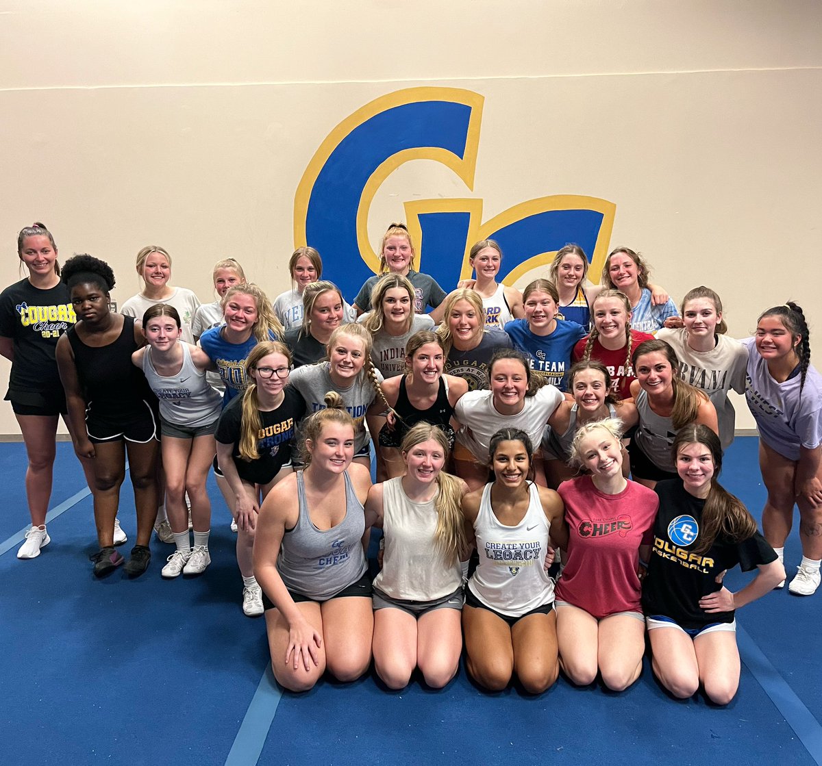 That’s a wrap for our very first week of 2022-23 Cougar Cheerleading! We had the best time getting to know each other, working stunt technique, building our environment of positivity, and even maxing out in the weight room! We can’t wait to see what next week brings! 💙💛🤍