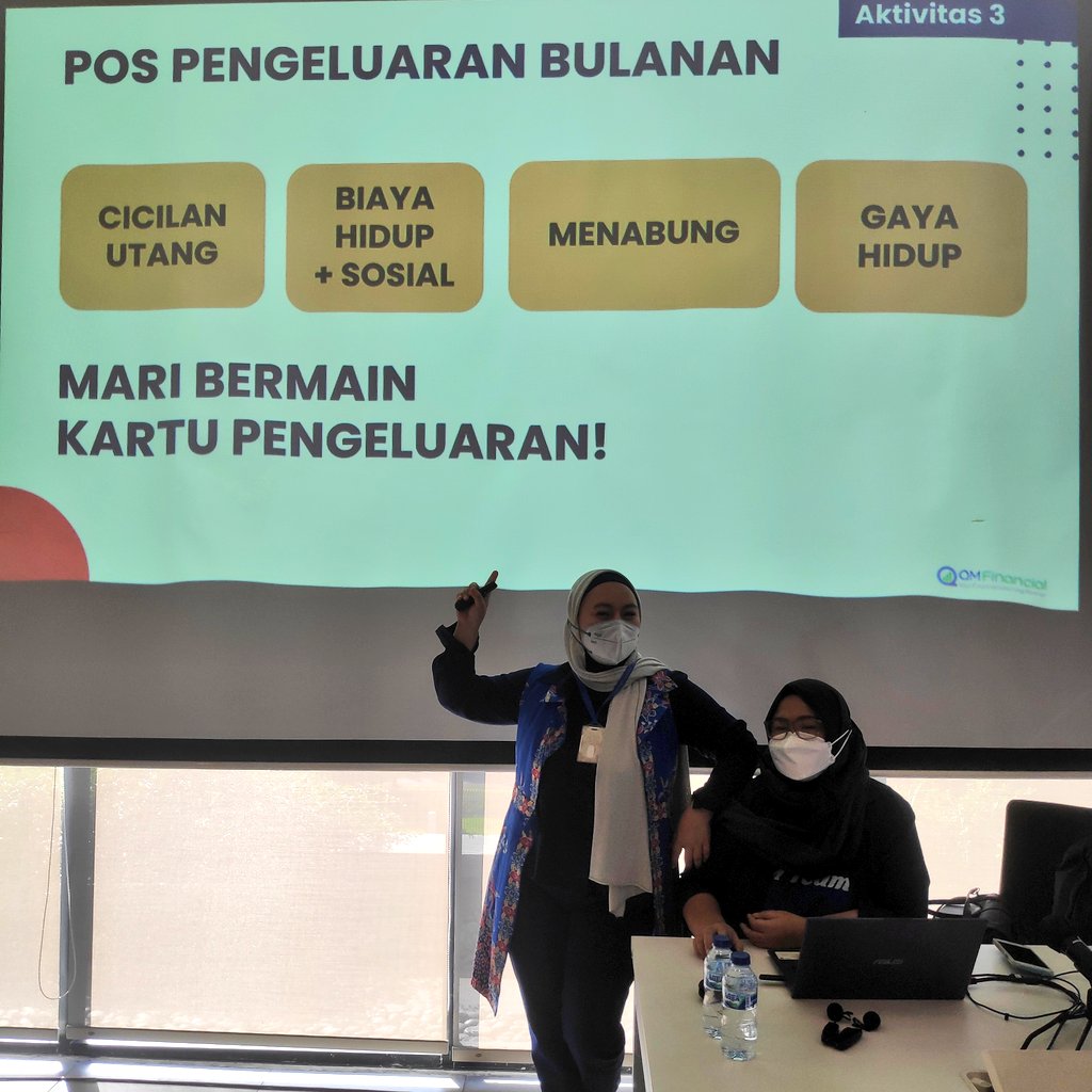 mrshananto's tweet photo. Hari ini kerja ke Cilegon.
Edukasi finansial utk karyawan perusahaan 💙

Yuk ajak tim @QM_Financial ke kantormu.
Klik link WA utk booking jadwal dulu: https://t.co/1M4opQMKOw

#worktoday
#QMTraining https://t.co/lKYgPvz8w4
