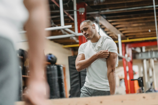 UQ_News's tweet photo. For the first time, UQ researchers have collaborated with the bodybuilding community to discover why members are at risk of developing muscle dysmorphia #UQ #UQResearchers @HASSUQ @MairUnderwood 

Read more: https://t.co/rFtNUgod92 https://t.co/vQpOCoJqBK