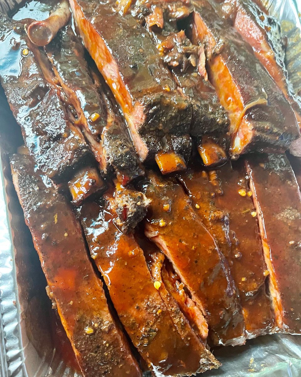 qttamari's tweet photo. Rack of ribs with greens and mashed potatoes for din din.  Hope it’s good!  Tweety is already going to town while I’m driving lol
#DinnerTime 🍽 #GoodEats 🍽 #Bbq https://t.co/dBzjVBHVg2