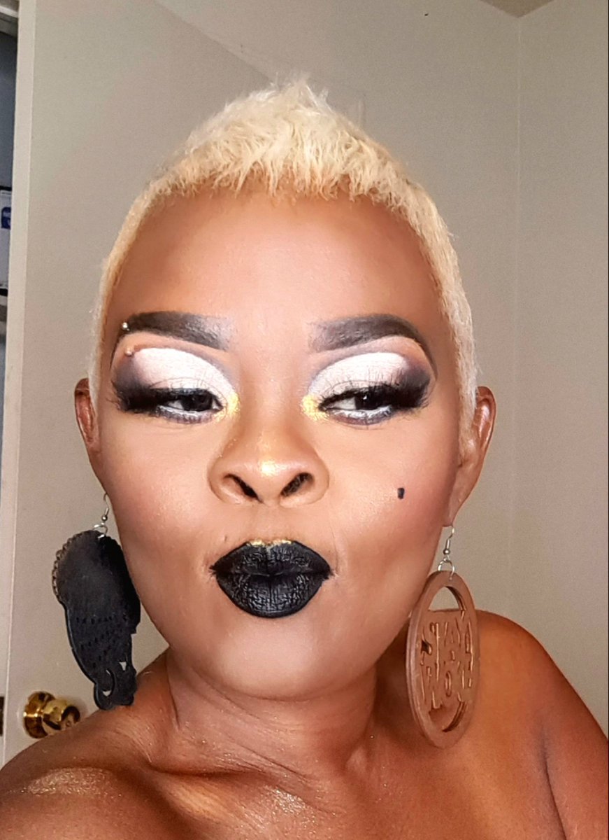 ViiKimber's tweet photo. Diamond in the ruff is still a Diamond #accentuated #melaninaccentuates #blackgirlmagic #houstonmua #inspiring #morphed #crayoncase #blackradiance #fitme #katvond #nyxcosmetics #laprogirl #hoodqueenscosmetics #idoesthis https://t.co/NjdP1X3nMY
