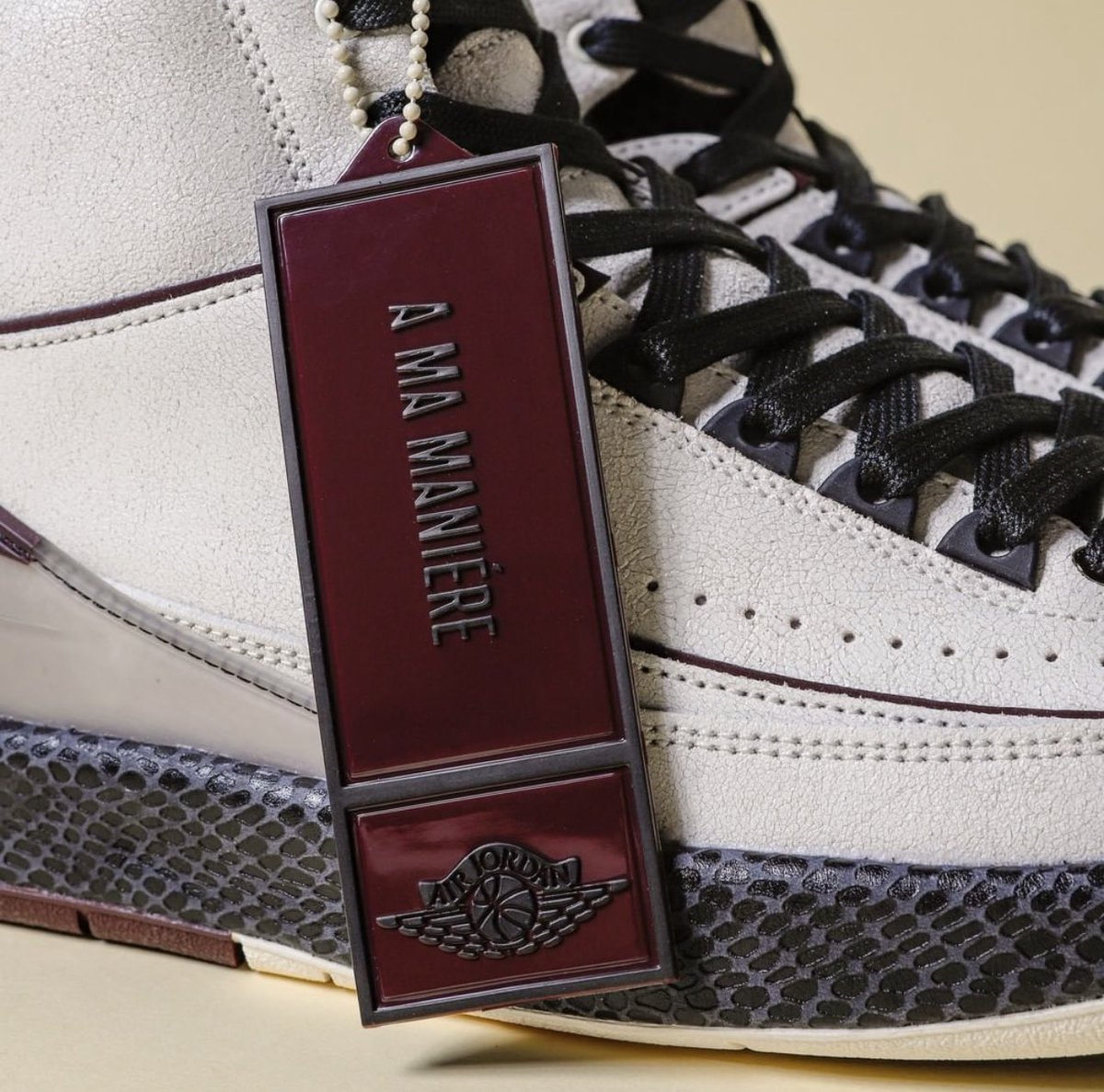 SNKR_TWITR tweet media