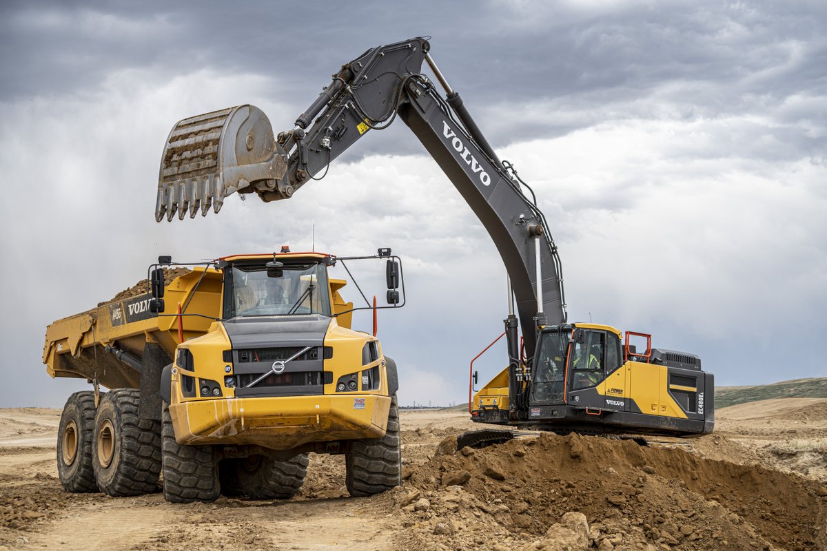 IHCScott's tweet photo. .
.
#IHCScott #PerformanceAsPromised #ColoradoConstruction #CivilEngineering #ClydeCompanies #Concrete #Asphalt #WyomingConstruction #ConcretePaving #Utilities #Drainage #Earthwork #DirtWorld https://t.co/A3mNe0wWrK