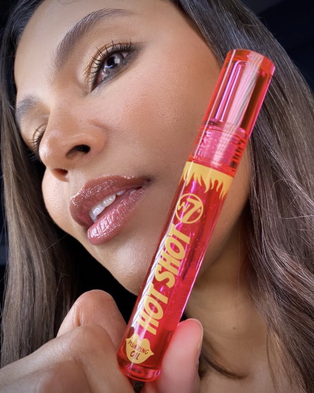 byleleugc's tweet photo. 💋I’m Loving my Hot Shot Lip Plumping Oil @W7makeup #hot #latina #plumpinglips #glossylips #efectovolumen #labioscarnosos #w7makeup https://t.co/KrqaXMa9Om
