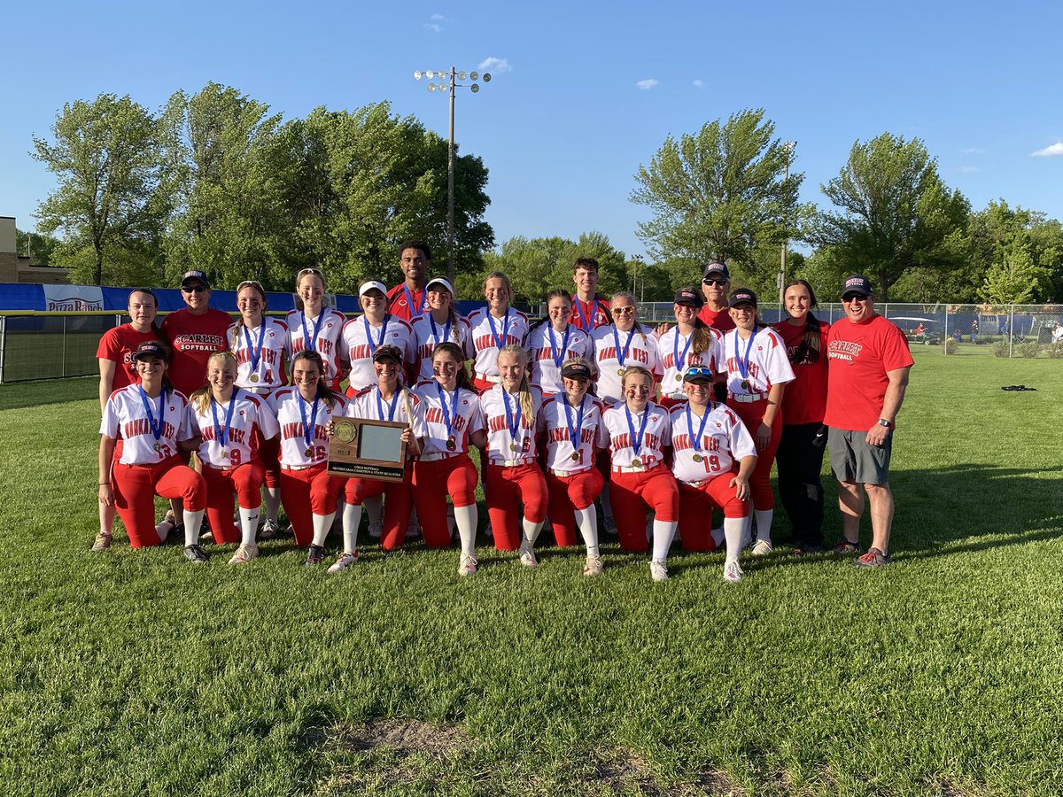 Scarlets advance to the state tournament with a win over East. 🥎🥎🥎
