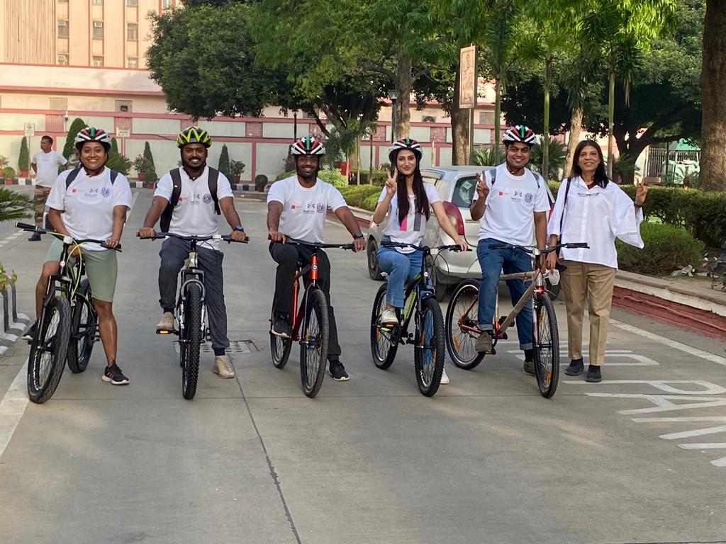 thePHFI's tweet photo. Celebrating #WorldBicycleDay with @DenmarkinIndia, @MoHUA_India. Students from@thePHFI #IIPHD promote cycling for #sustainability, #greentransition and #urbandevelopment IndiaCycles4Change. Happy World Bicycle Day! ๐ดโโ๏ธ๐ด @svane_freddy @HardeepSPuri @AS_MoHUA https://t.co/UEBfGQ57cK