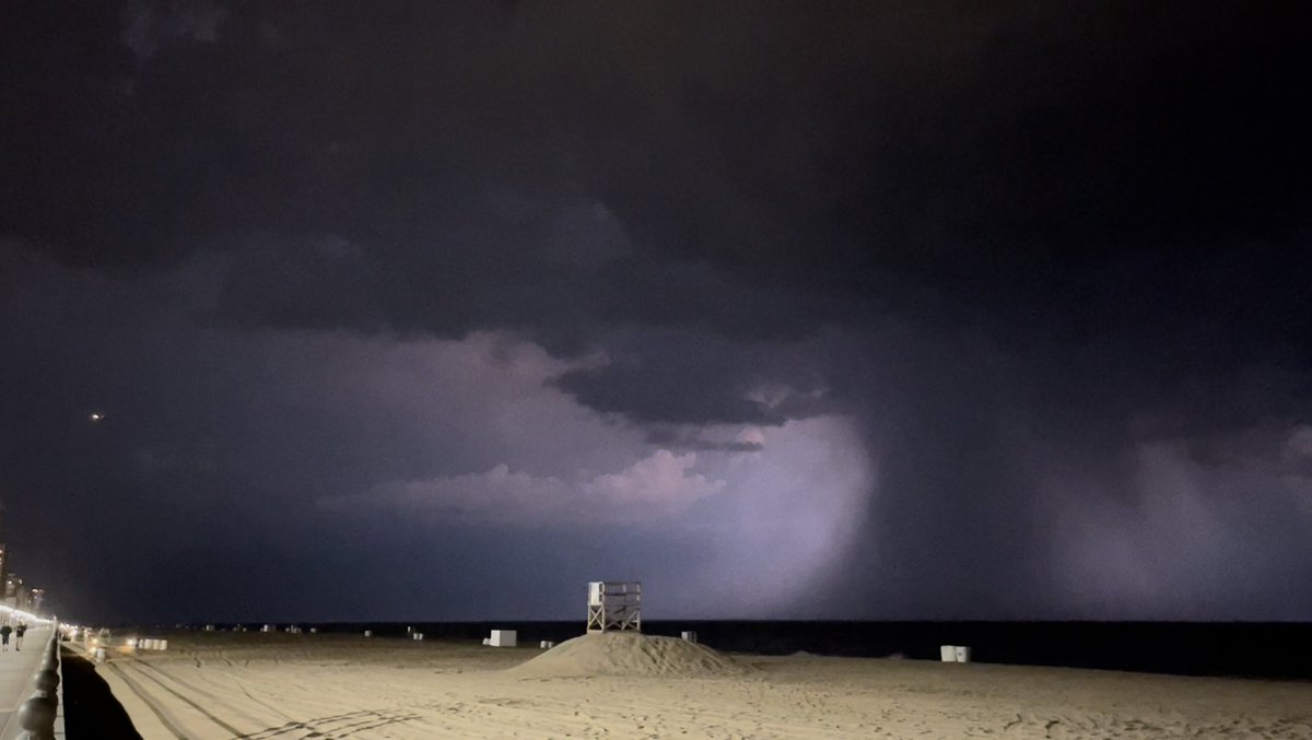 BralessiWx's tweet photo. The view of lightning from scattered thunderstorms and showers over the water from Virginia Beach, VA (camera pointing northeast).⚡️⛈ @NWSWakefieldVA #VAwx #VirginiaBeach #Thunder #Lightning https://t.co/AIAB5lTnyh