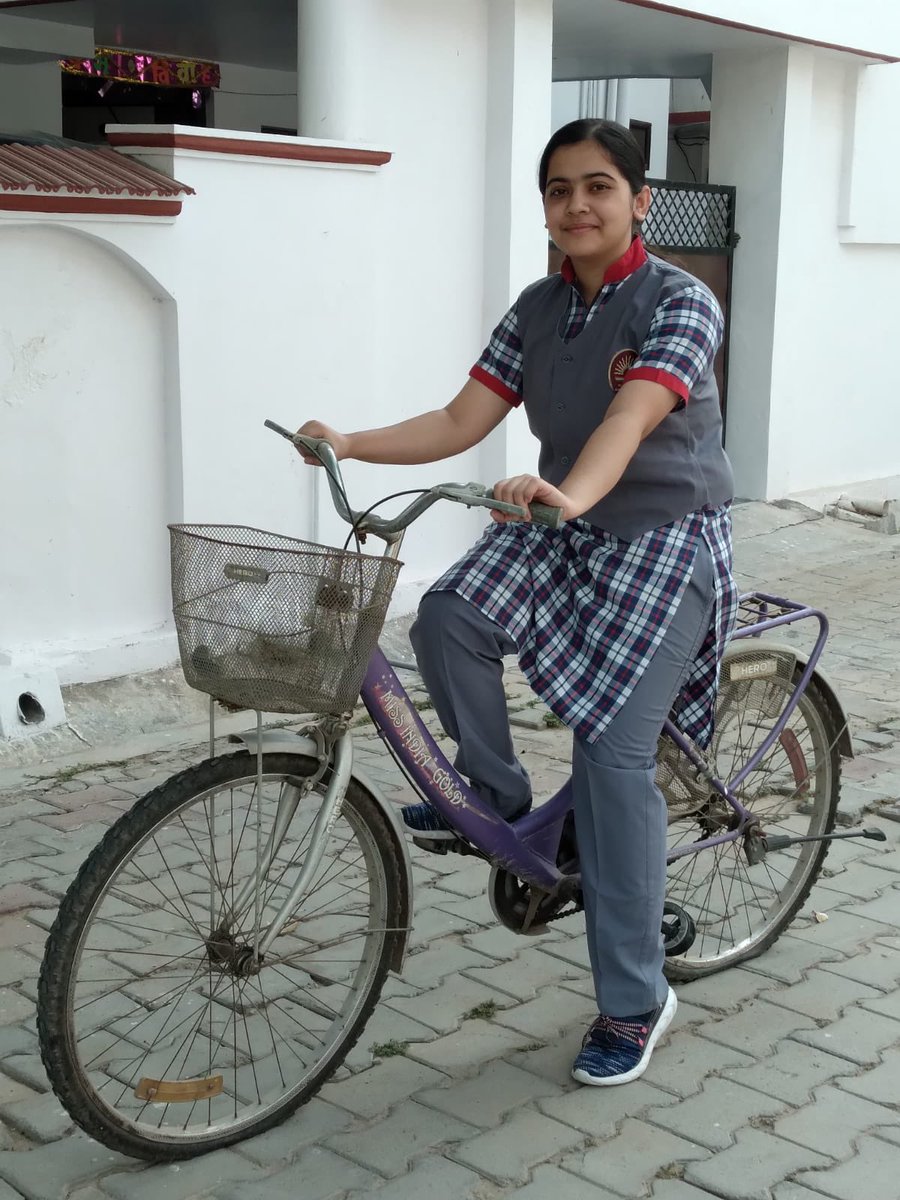 PRaebareli's tweet photo. आज़ादी के अमृत महोत्सव कार्यक्रम के तत्वावधान में विश्व बाईसाइकल दिवस पर के वी रायबरेली के शिक्षक तथा छात्र साइकल रैली में सम्मिलित हुए.
@KVS_HQ @dkdwivedi63 @DeputyKvs #WorldBicycleDay #aazadikaamritmahotsav https://t.co/EBz0WjuNeu