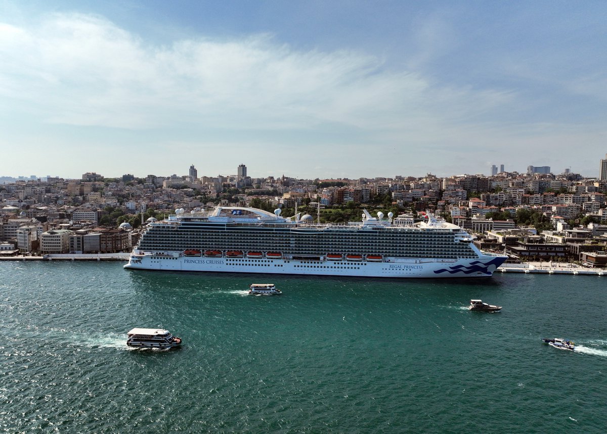sayfa_16's tweet photo. İstanbul manzaralı dev gemide sinema keyfi 
#RegalPrincess #devgemi #galaport

https://t.co/EE0tLjdjku https://t.co/FyFvN2AIYw
