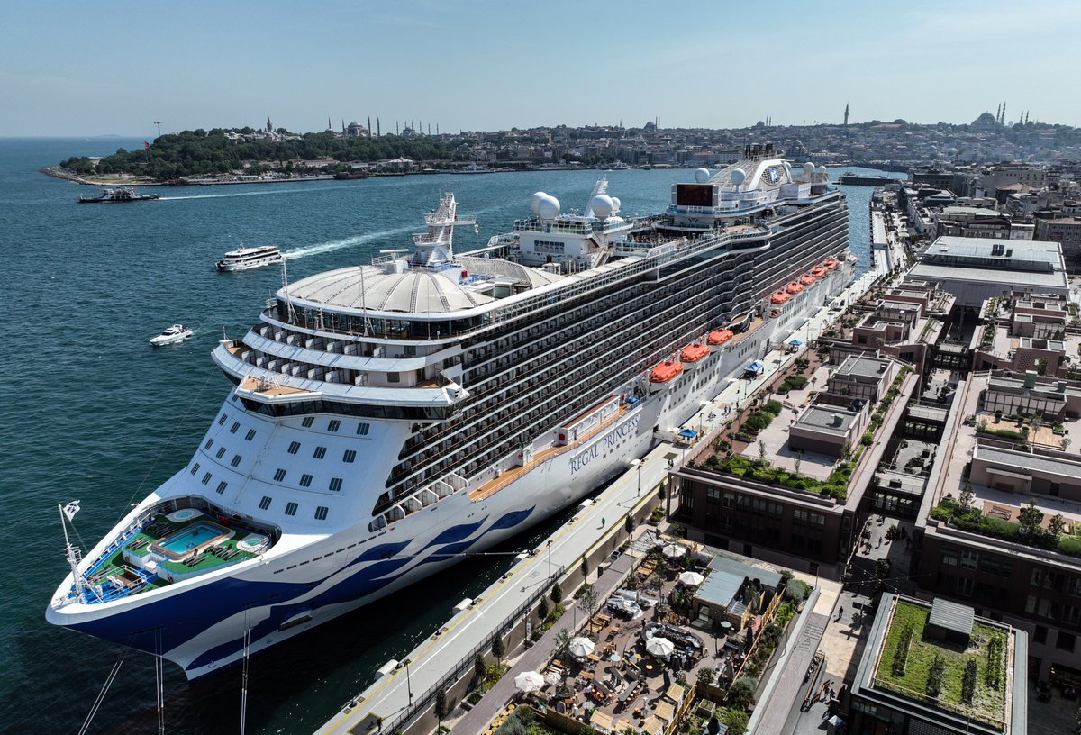 sayfa_16's tweet photo. İstanbul manzaralı dev gemide sinema keyfi 
#RegalPrincess #devgemi #galaport

https://t.co/EE0tLjdjku https://t.co/FyFvN2AIYw