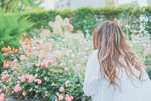 Girly Drop オシャレな無料画像 お花畑でしゃがみ込み風に揺れる花を観察中の女の子 T Co 7l3otrqkoy 公園 女性女の子 春 森 植物 花 オシャレなフリー写真素材 T Co Qsqvt4xkt8 Twitter