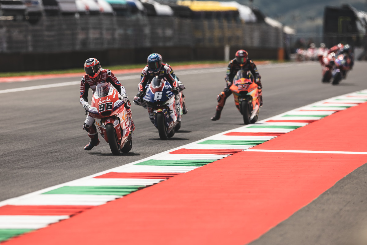 carolenashbikes's tweet photo. Carole Nash-backed rider @jakedixonracing is back in @MotoGP action again this weekend!
This time, at the #CatalanGP looking to build on a solid 6th place finish last time out at Mugello.
Full gas, Jake! ✊
#JD96 #MotoGP #Moto2 https://t.co/IisMKNhegp