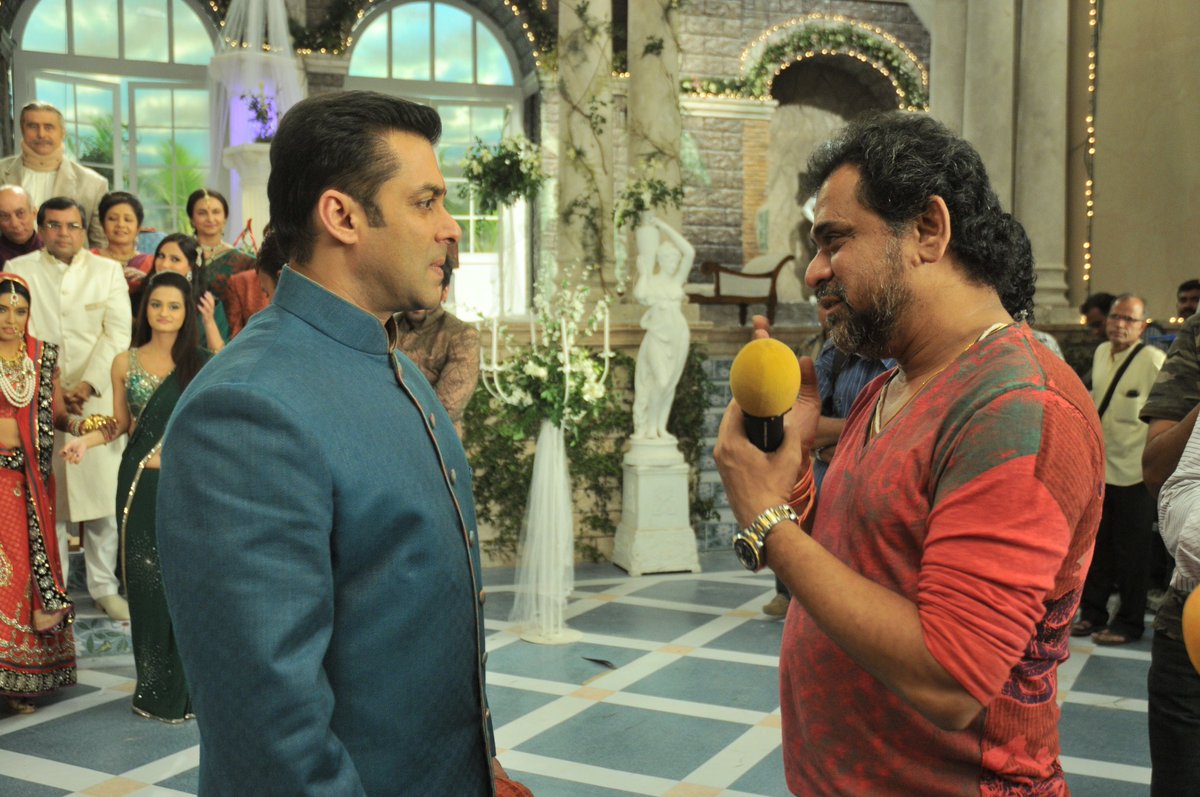 BazmeeAnees's tweet photo. Celebrating 11 years of this golden blockbuster, #Ready
#11YearsOfReady
@BeingSalmanKhan #AsinThotthumkal #BhushanKumar @SirPareshRawal @ipritamofficial @manjrekarmahesh #AnuradhaPatel #AasthaGill @actormanojjoshi #PracheePathak #ManojPahwa #KirahAhuja @ImPuneetIssar https://t.co/5mokn1sN3N