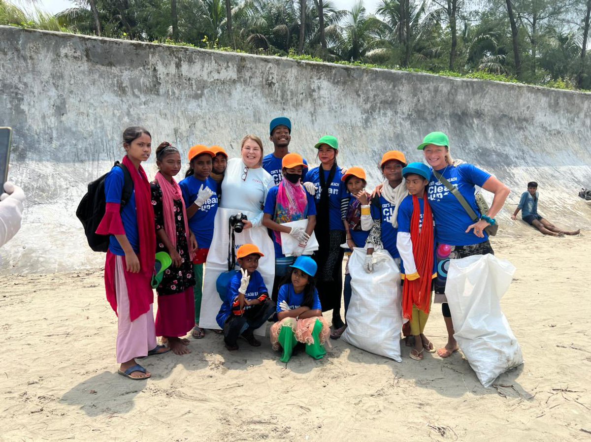 A wonderful start to the weekend in #CoxsBazar: cleaning up the world's longest natural beach with 130 #surfkids from the <a href="/WFP/">World Food Programme</a> funded Surfers' Megher School! A great opportunity for them to learn about the impact of #littering on sea-life and how it adds to #climateshocks.