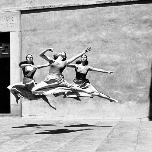 womensart1's tweet photo. Three Dancers, Mills College, 1929 by US photographer Imogen Cunningham #WomensArt #FridayFeeling https://t.co/E6xIRohc3c