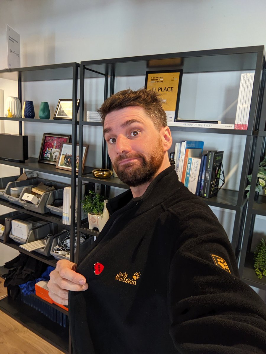sGianella's tweet photo. Hey @KlaasFlechsig @louisaworle @quambusch - I've come to reclaim the #dadjacket
👀😁😉 https://t.co/2j1IVUnRdR