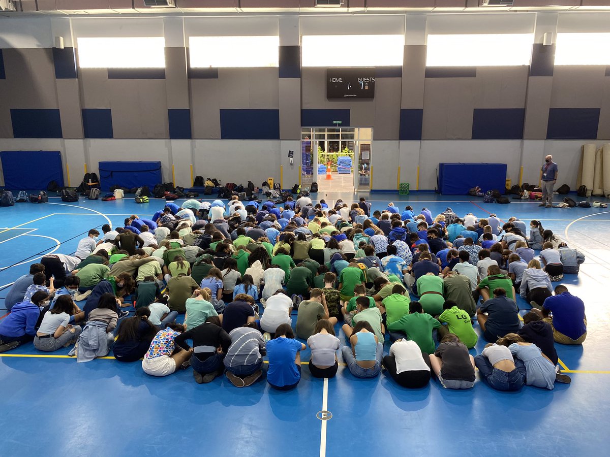 DBSJP_Science's tweet photo. Students in Years 7 and 8 made a human globe to show solidarity for World Environment Day 2022 #DBSJPCan #BeginsAtDBSJP #OnlyOneEarth https://t.co/SOdZ5waUD0