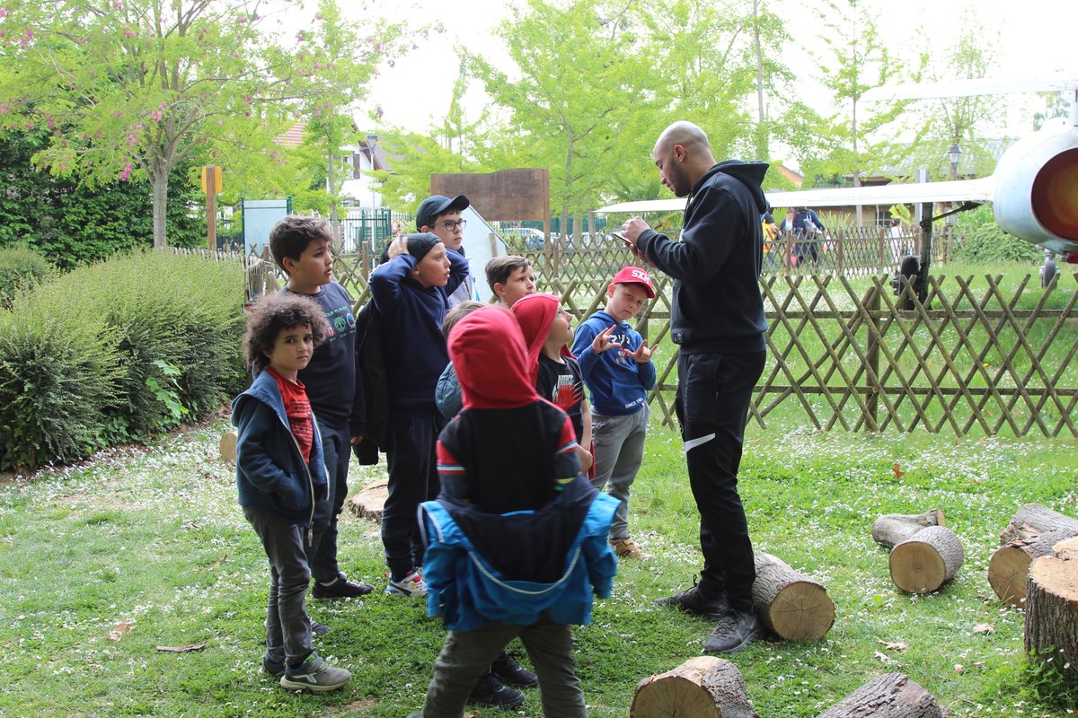 La mairie recrute des animateurs/trices avec BAFA COMPLET pour ses accueils de loisirs du mois d'Août (ALSH maternel et élémentaire). 
Du lundi 1er août au vendredi 26 août - 48h/semaines + réunions

3 postes sont à pourvoir. Postulez par mail à postuler@paray-vieille-poste.fr