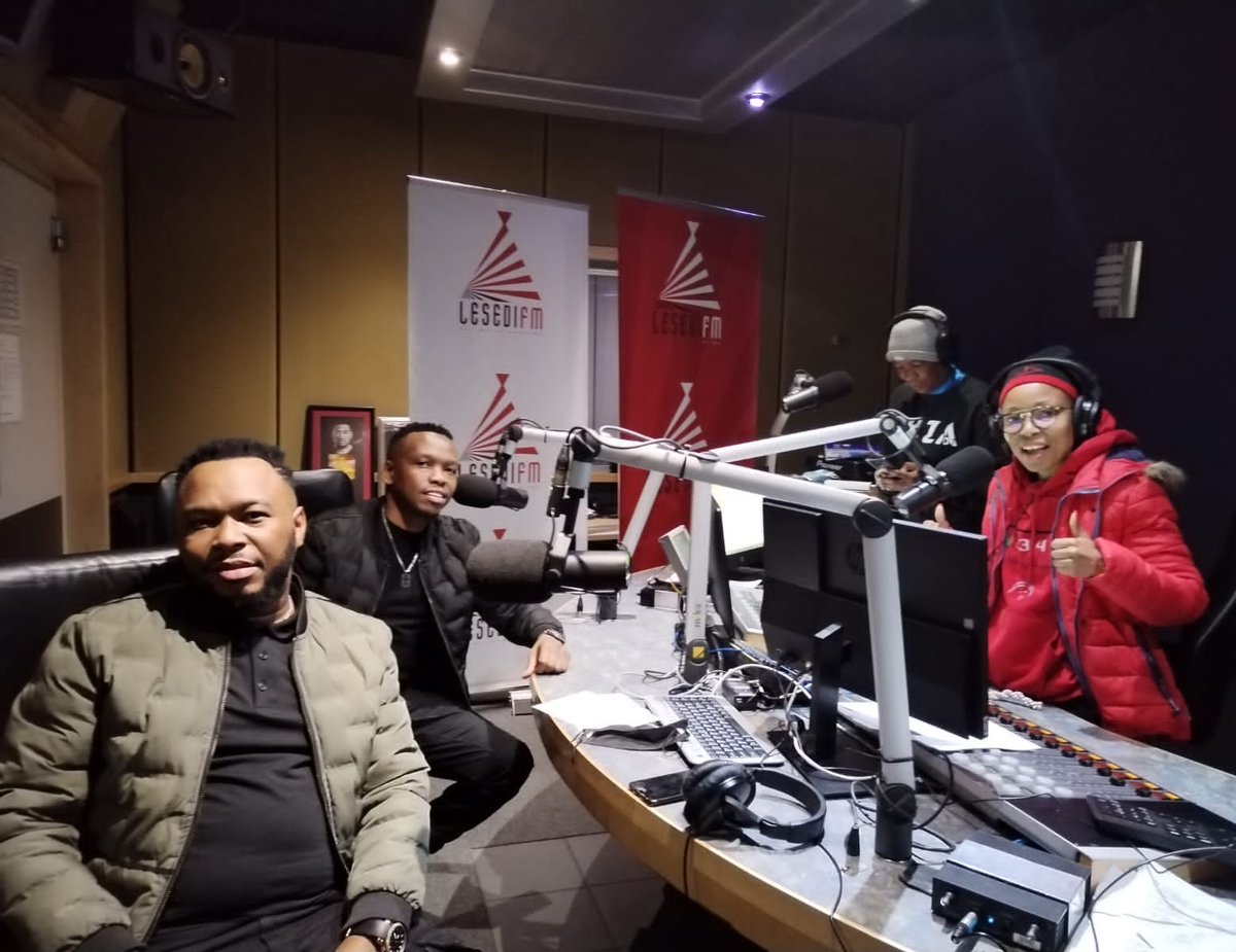 SProvidersa's tweet photo. #ThakgohaBreakfastShow team with Jaziel Brothers. #sis'undenzani https://t.co/BpV7mmTZLe